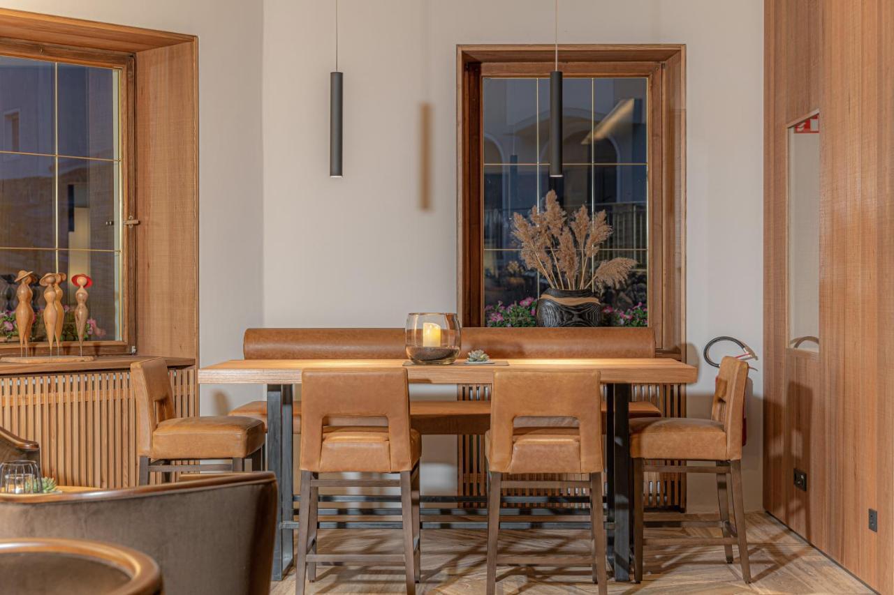 Family Hotel Posta Santa Cristina Val Gardena ภายนอก รูปภาพ
