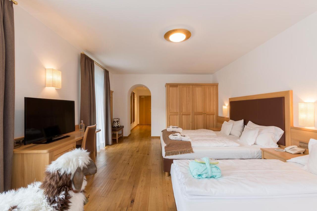Family Hotel Posta Santa Cristina Val Gardena ภายนอก รูปภาพ