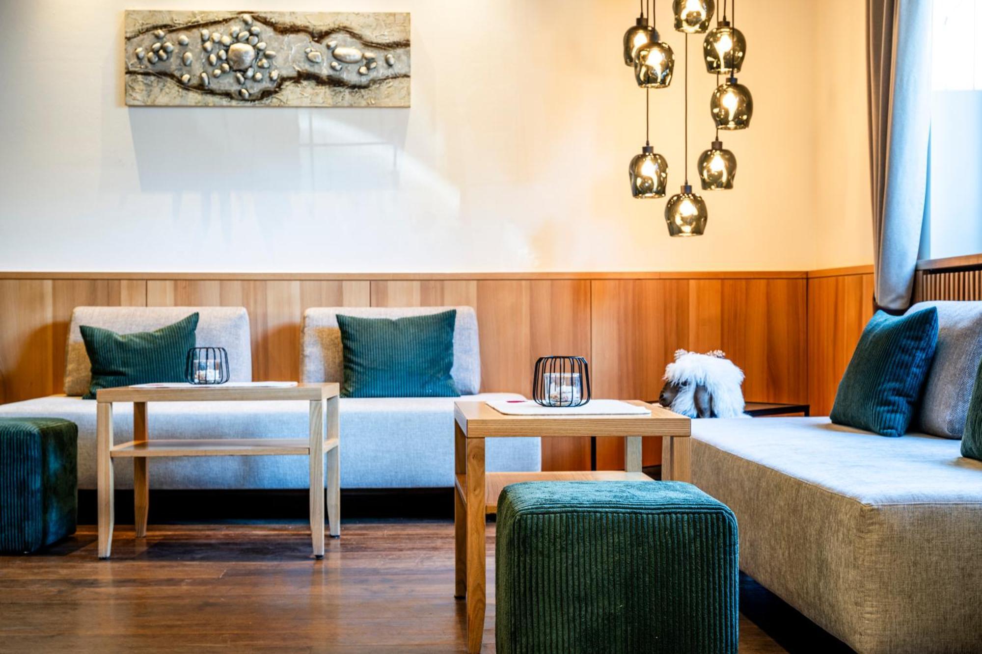 Family Hotel Posta Santa Cristina Val Gardena ภายนอก รูปภาพ