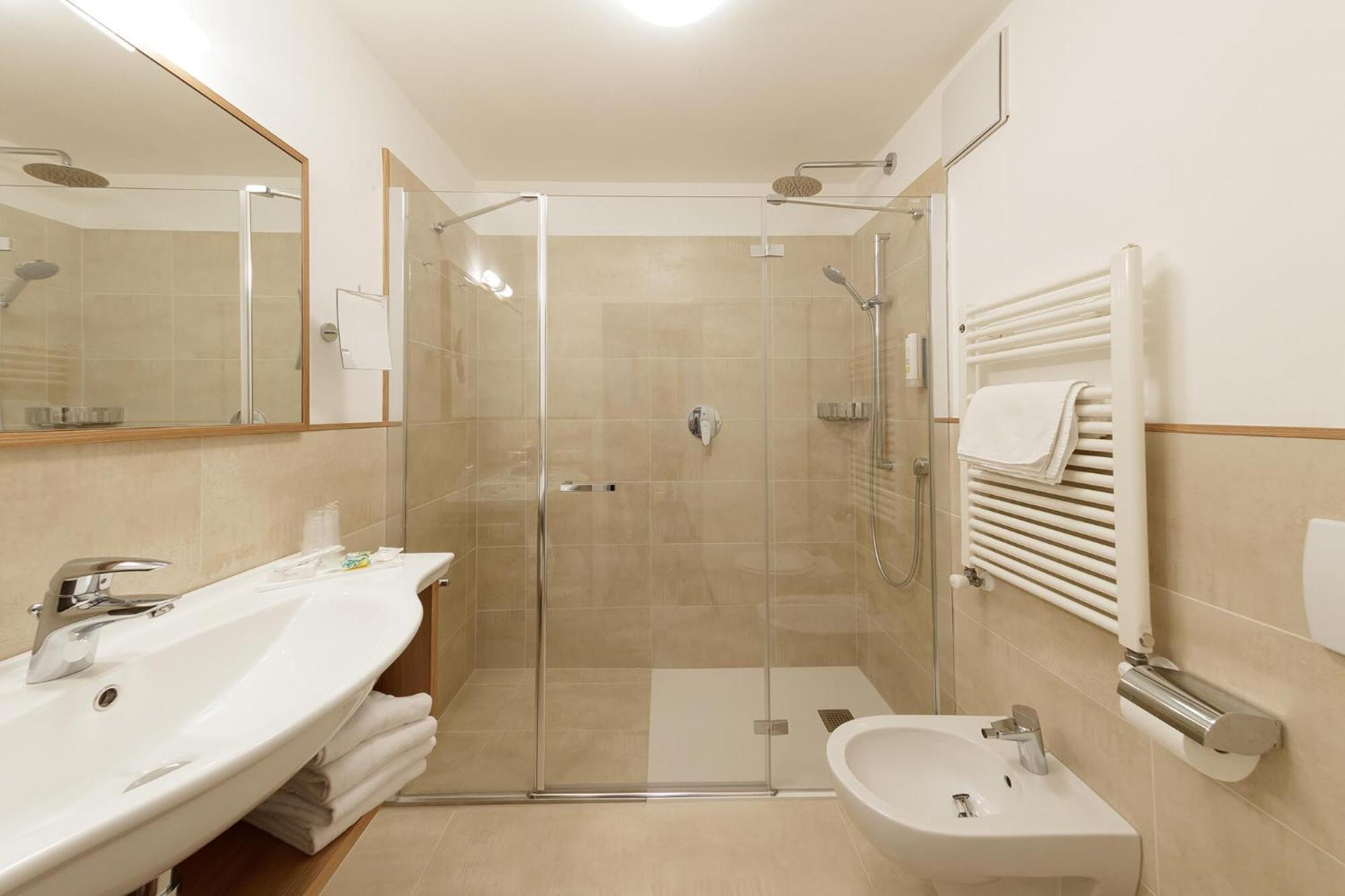 Family Hotel Posta Santa Cristina Val Gardena ภายนอก รูปภาพ